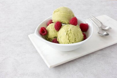 Helado de pistacho artesanal en cuchara